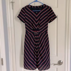 Banana Republic  Petite 00 Navy print dress with sleeves.